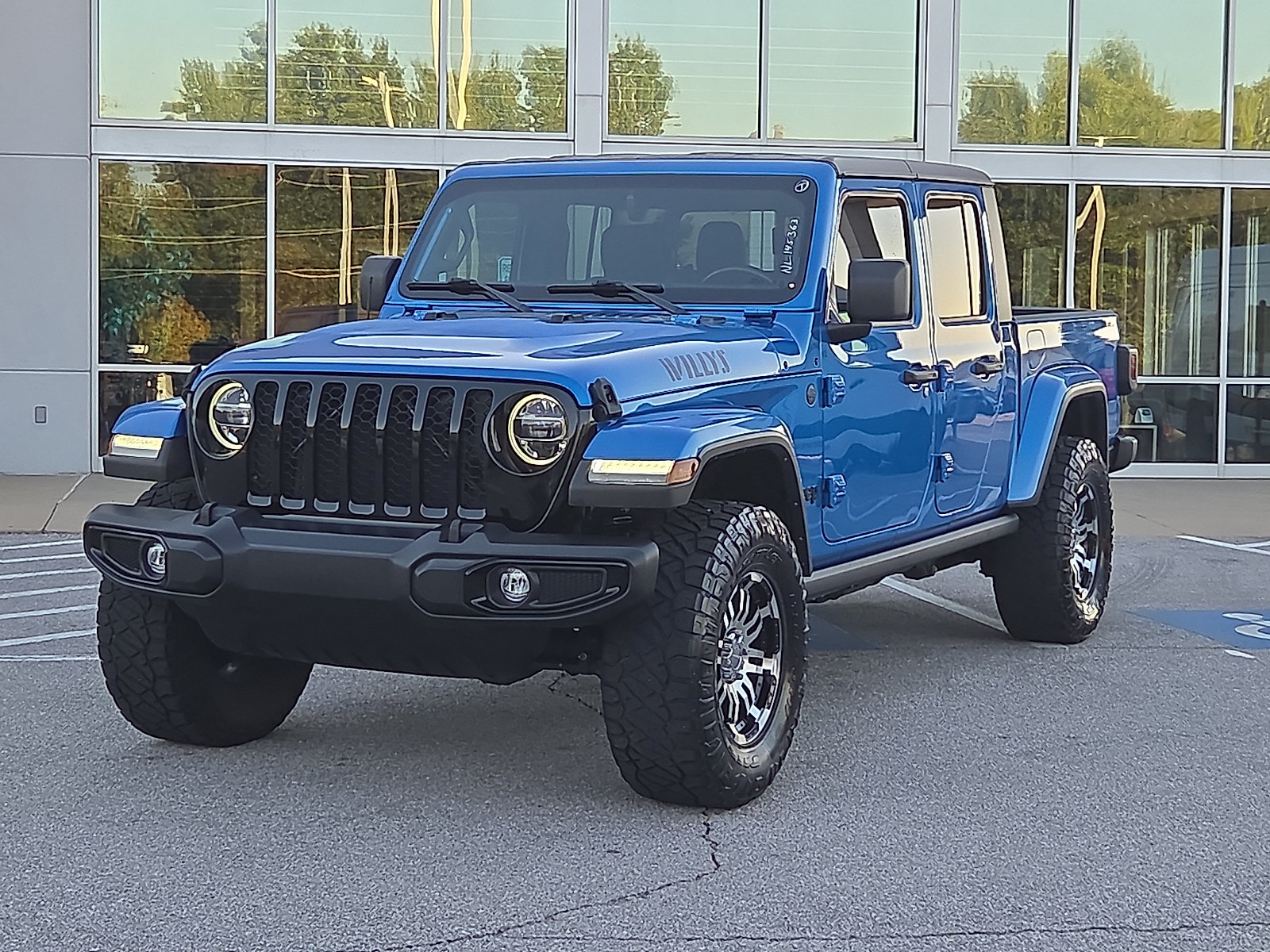 Used 2022 Jeep Gladiator Sport AWD/4WD image 2