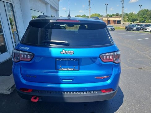 Used 2025 Jeep Compass Trailhawk AWD/4WD image 5