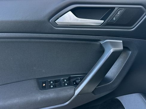 Used 2021 Volkswagen Tiguan S image 11