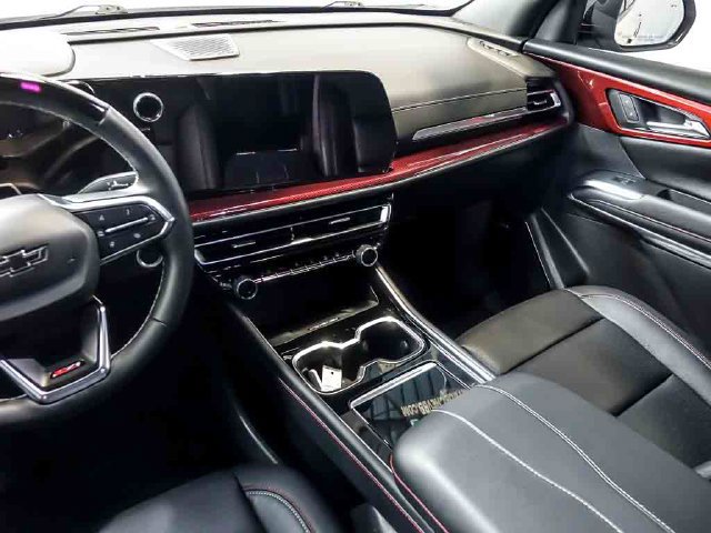 Certified 2024 Chevrolet Traverse Z71 w/ Enhanced Driving Package AWD/4WD image 19