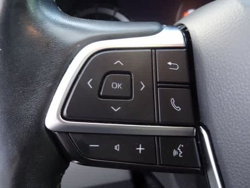 Used 2021 Toyota Highlander XLE FWD image 28