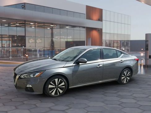 Used 2019 Nissan Altima 2.5 SV FWD image 2