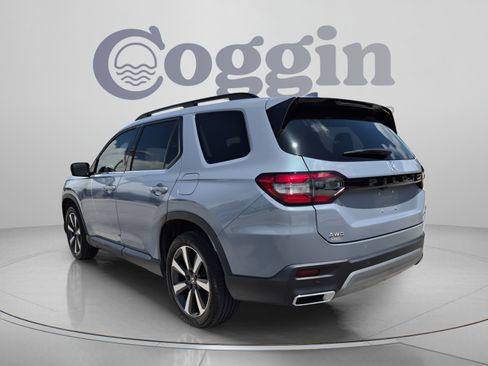 Certified 2023 Honda Pilot Touring image 4