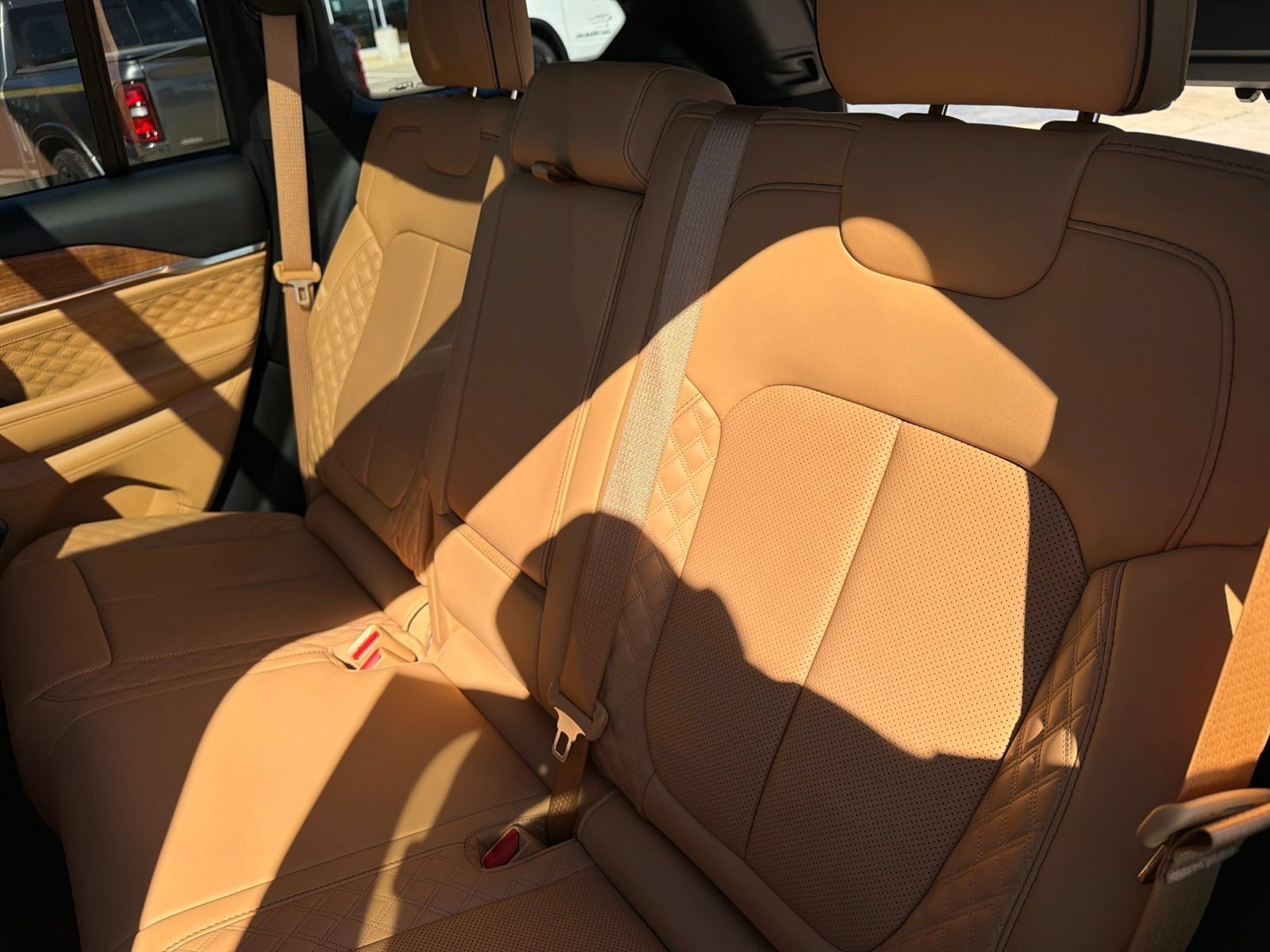 Used 2025 Jeep Grand Cherokee Summit AWD/4WD image 18