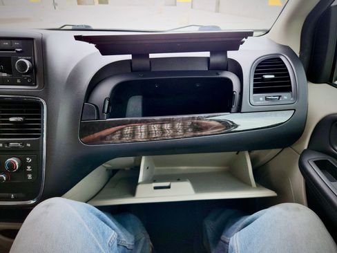 Used 2015 Dodge Grand Caravan SE w/ Quick Order Package 29E SE image 46