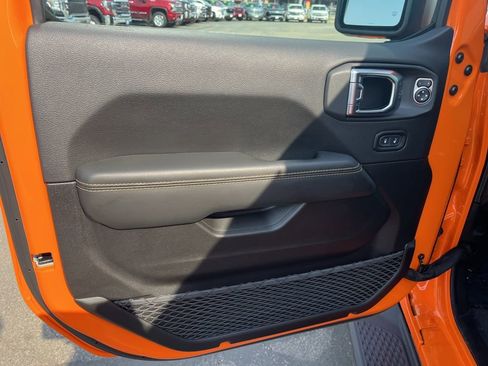 Used 2025 Jeep Gladiator Sport image 12