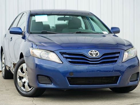 Used 2010 Toyota Camry image 2