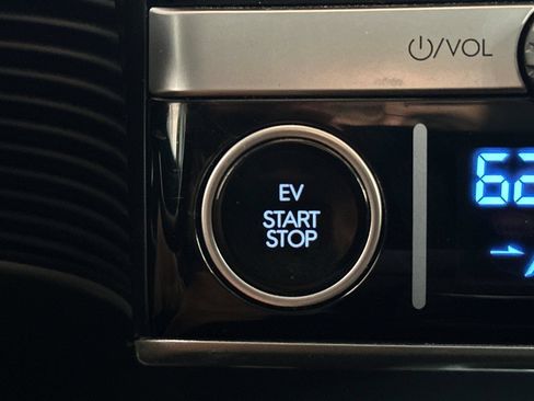 Certified 2024 Hyundai Ioniq 5 SEL RWD image 30