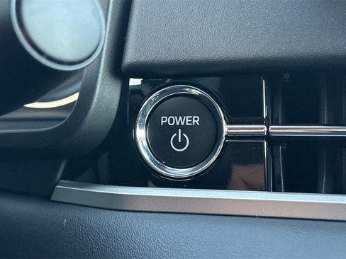 New 2025 Mitsubishi Outlander SE image 23