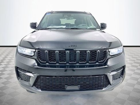 New 2025 Jeep Grand Cherokee Altitude image 2