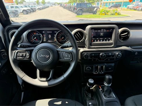 Used 2021 Jeep Wrangler Sport AWD/4WD image 15