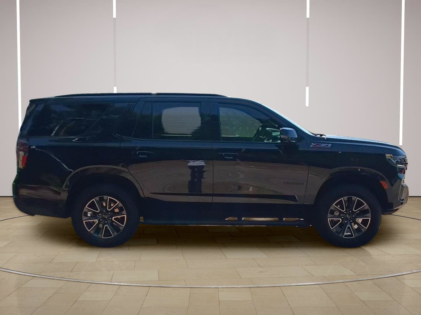Used 2024 Chevrolet Tahoe Z71 w/ Luxury Package AWD/4WD image 8