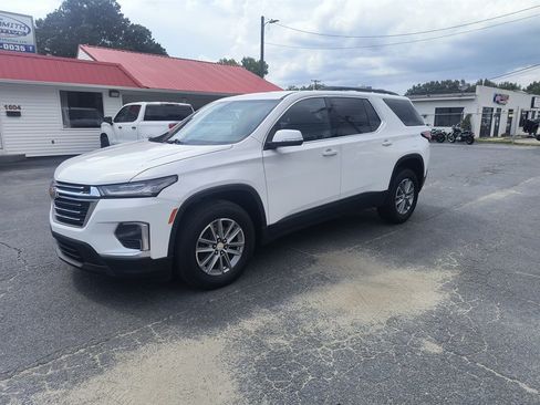 Used 2022 Chevrolet Traverse LT w/ LPO, Cargo Package FWD image 1