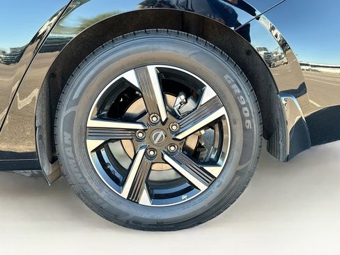 Used 2024 Nissan Sentra SV image 11