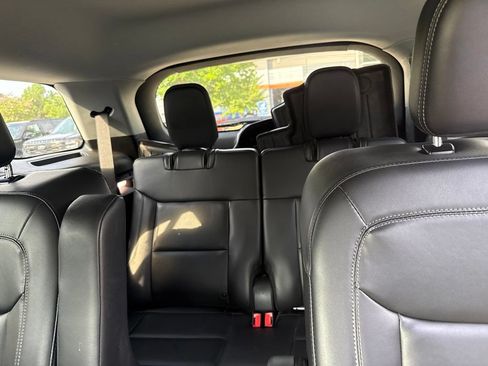 Used 2023 Ford Explorer XLT w/ Equipment Group 202A AWD/4WD image 17