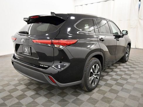 Used 2020 Toyota Highlander XLE image 8