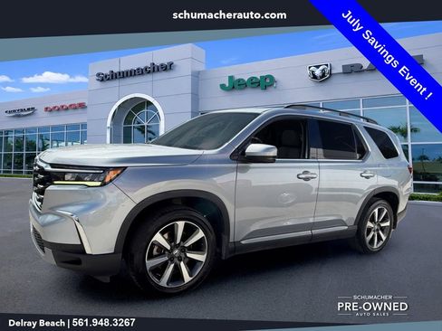 Used 2023 Honda Pilot Touring image 3
