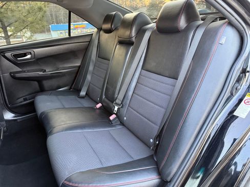 Used 2016 Toyota Camry SE image 36