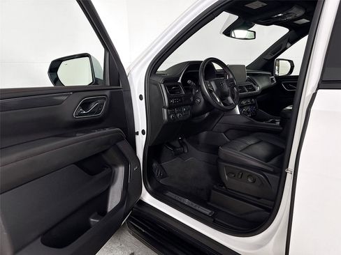 Used 2024 Chevrolet Tahoe RST w/ Luxury Package AWD/4WD image 3