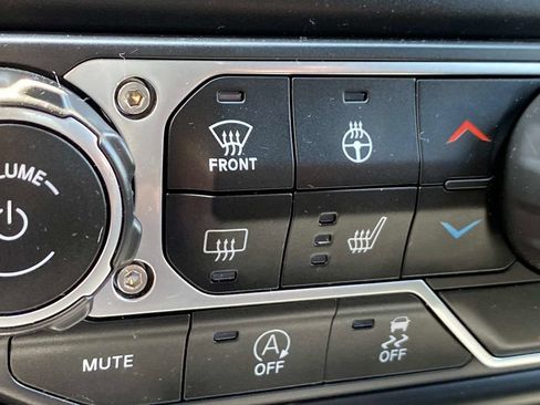 Used 2022 Jeep Gladiator Overland w/ Popular Equipment Package AWD/4WD image 35