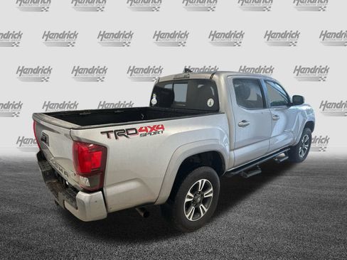 Used 2018 Toyota Tacoma TRD Sport image 8