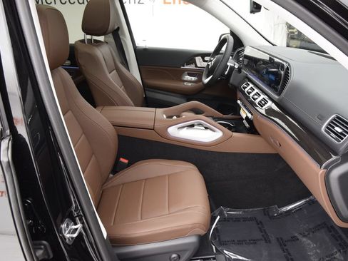 New 2026 Mercedes-Benz GLS 450 4MATIC image 16