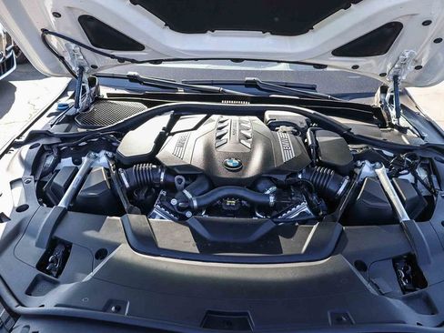 Used 2022 BMW 750i xDrive w/ M Sport Package AWD/4WD image 33