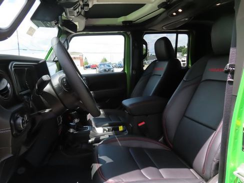 Used 2025 Jeep Gladiator Rubicon AWD/4WD image 22