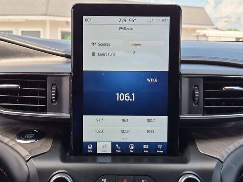 Used 2020 Ford Explorer Platinum w/ Premium Technology Package AWD/4WD image 23