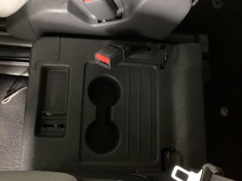 Used 2024 Toyota Sienna LE FWD image 33