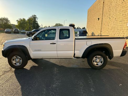 Used 2014 Toyota Tacoma 4x4 Access Cab V6 image 2