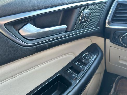Used 2015 Ford Edge Titanium image 29