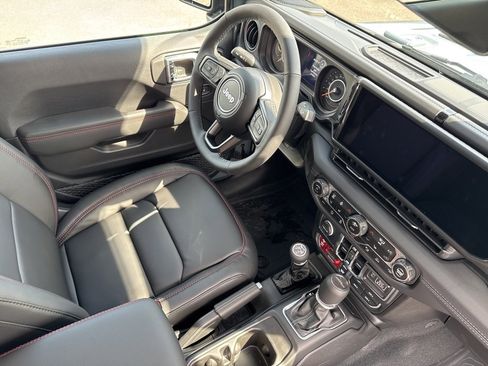 New 2025 Jeep Gladiator Rubicon image 31