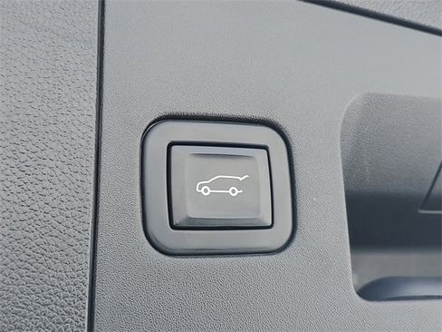 Certified 2023 Cadillac XT4 Premium Luxury w/ Cold Weather Package image 9