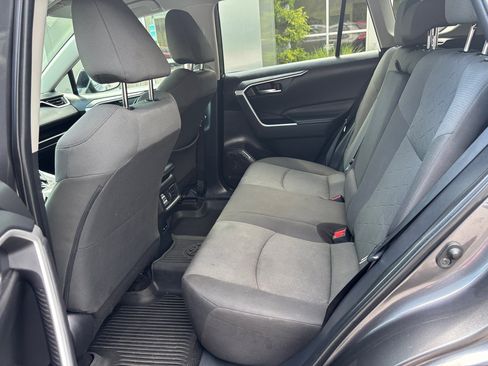 Used 2022 Toyota RAV4 XLE image 10