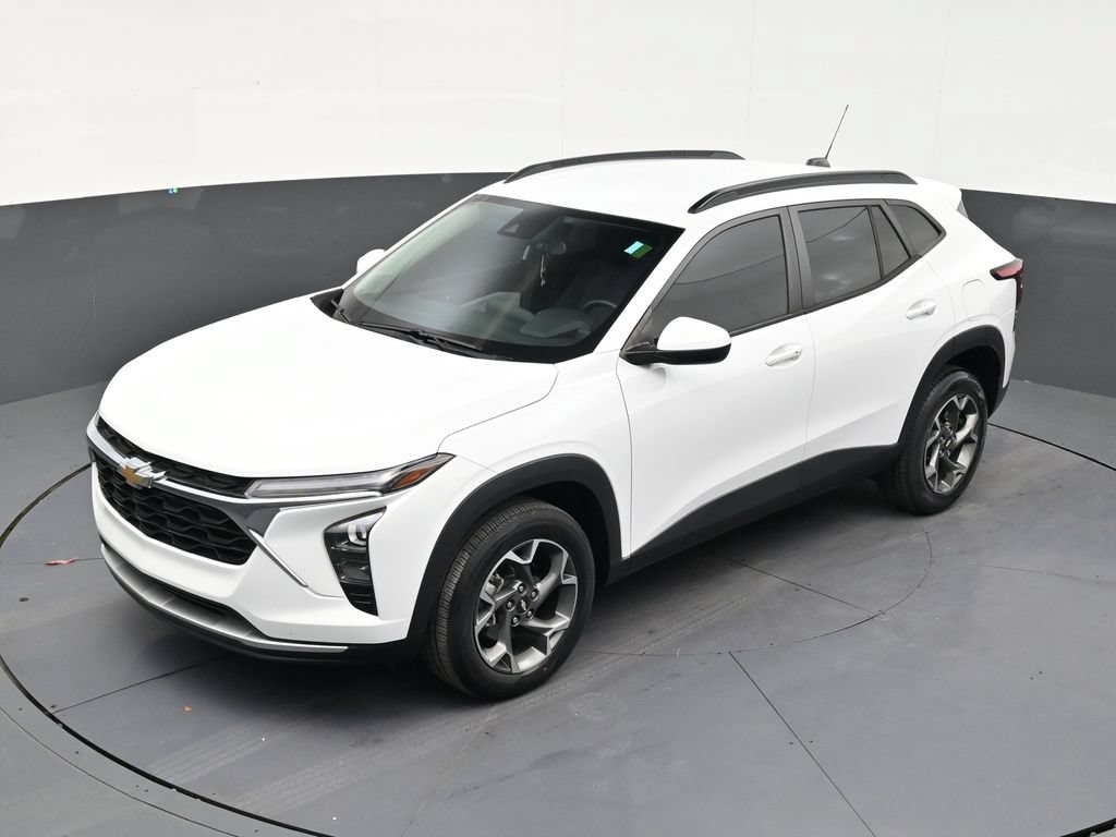 Used 2024 Chevrolet Trax LT w/ Driver Confidence Package FWD image 12