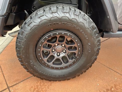 Used 2021 Jeep Wrangler Unlimited Rubicon w/ Xtreme Recon 35" Tire Package image 20