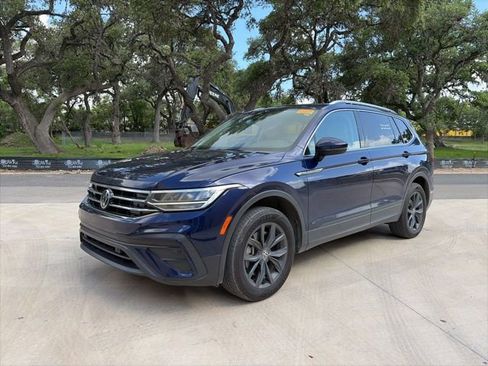 Used 2022 Volkswagen Tiguan SE AWD/4WD image 1