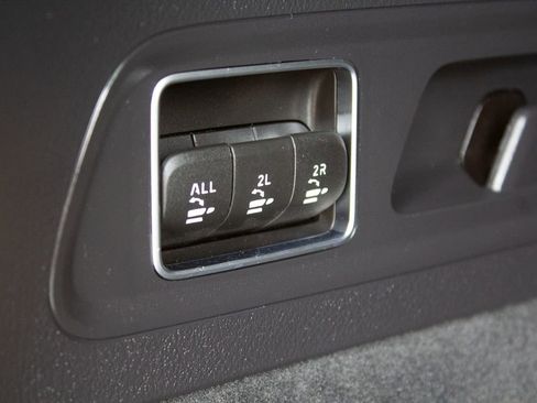 Used 2025 Mercedes-Benz GLS 450 4MATIC image 23