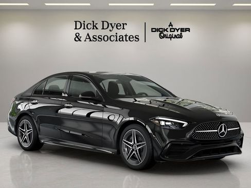 Used 2025 Mercedes-Benz C 300 Sedan image 37
