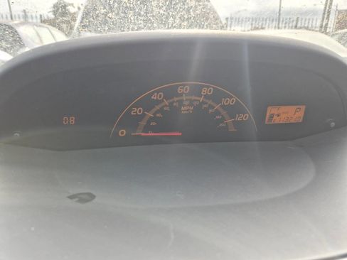 Used 2010 Toyota Yaris 2-Door Hatchback image 13