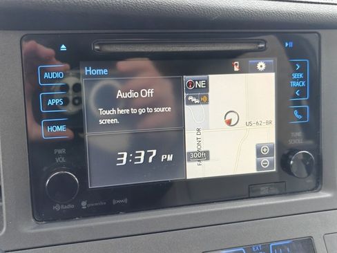 Used 2017 Toyota Sienna XLE image 35