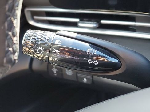 Used 2023 Hyundai Elantra Limited FWD image 12