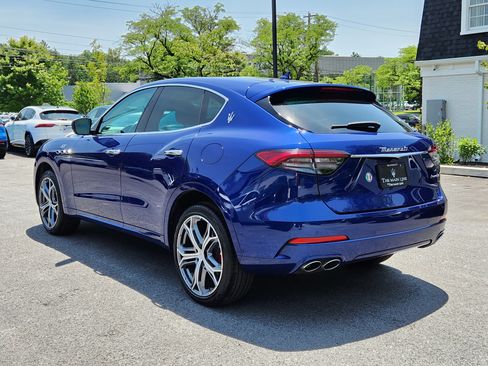 Used 2023 Maserati Levante GranLusso AWD/4WD image 3