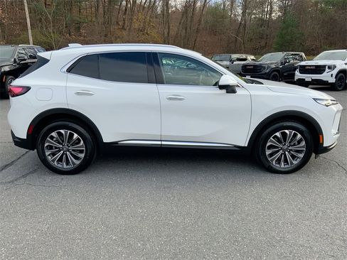 Certified 2025 Buick Envision Preferred image 39