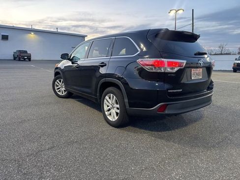 Used 2016 Toyota Highlander LE image 5