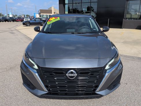 Used 2025 Nissan Altima 2.5 SV FWD image 3