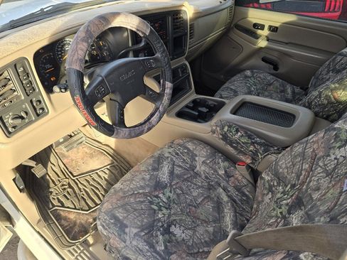 Used 2004 GMC Sierra 2500 SLT w/ Heavy-Duty Power Package image 9