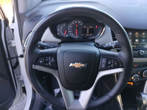 Used 2018 Chevrolet Trax LT w/ LT Convenience Package image 8