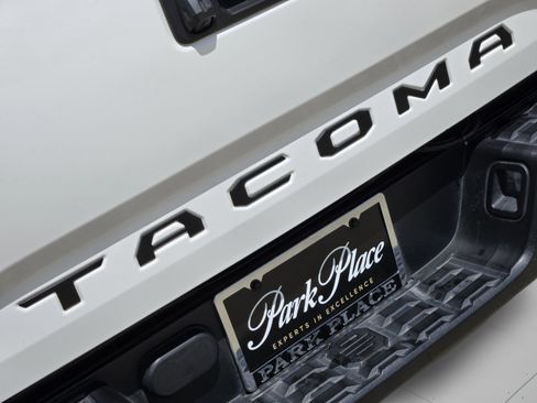 Used 2022 Toyota Tacoma SR w/ SR Convenience Package image 40